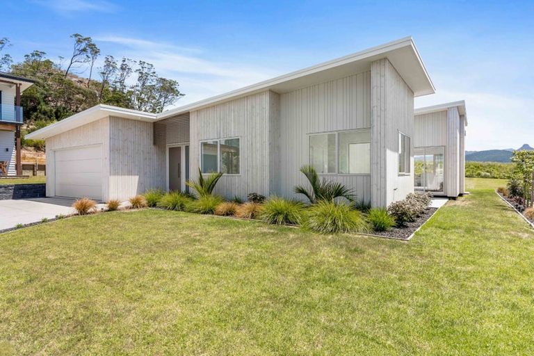 Photo of property in 16 Ian Hopper Way, Pauanui, 3579