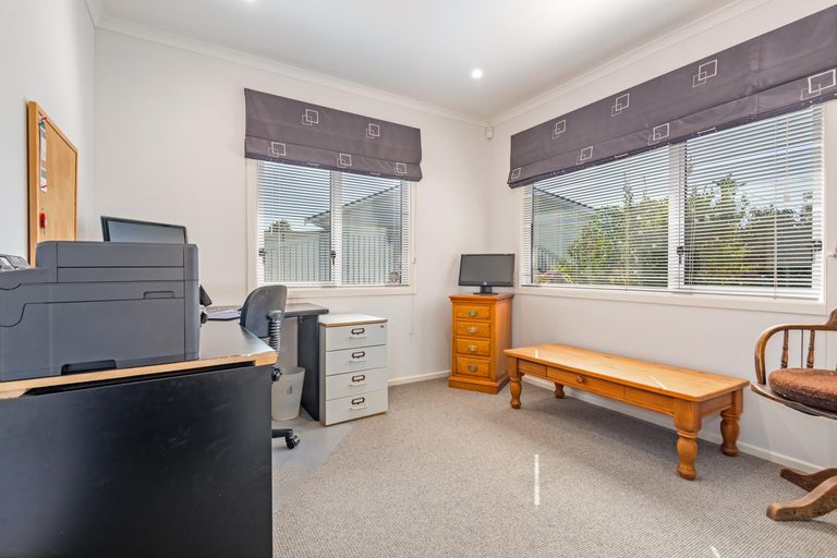 Photo of property in 3 Firth Place, Awapuni, Palmerston North, 4412