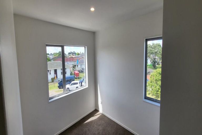 Photo of property in 15a Chadwick Crescent, Mangere East, Auckland, 2024