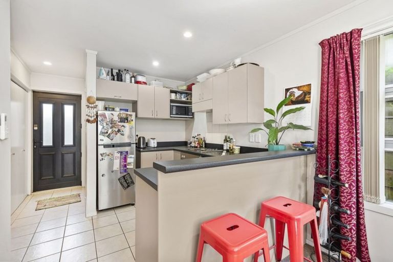 Photo of property in 1b Cecil Road, Tawa, Wellington, 5028