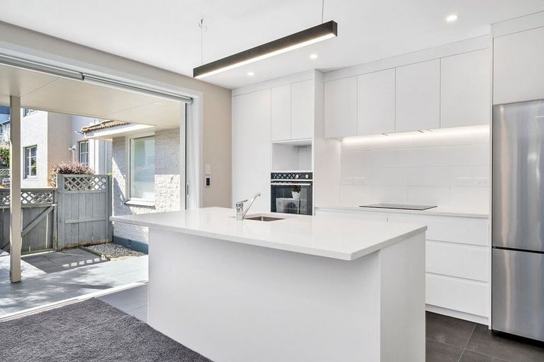 Photo of property in 53 Manor Place, Dunedin Central, Dunedin, 9016