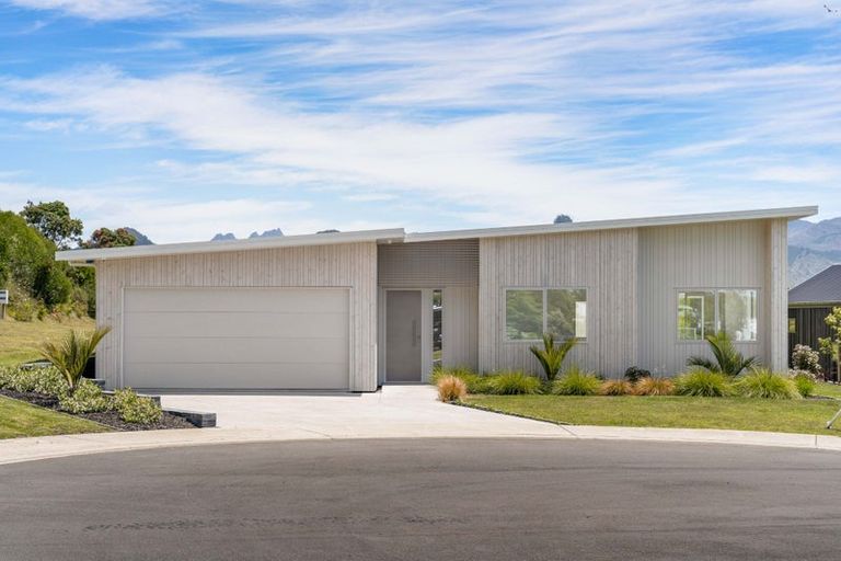 Photo of property in 16 Ian Hopper Way, Pauanui, 3579