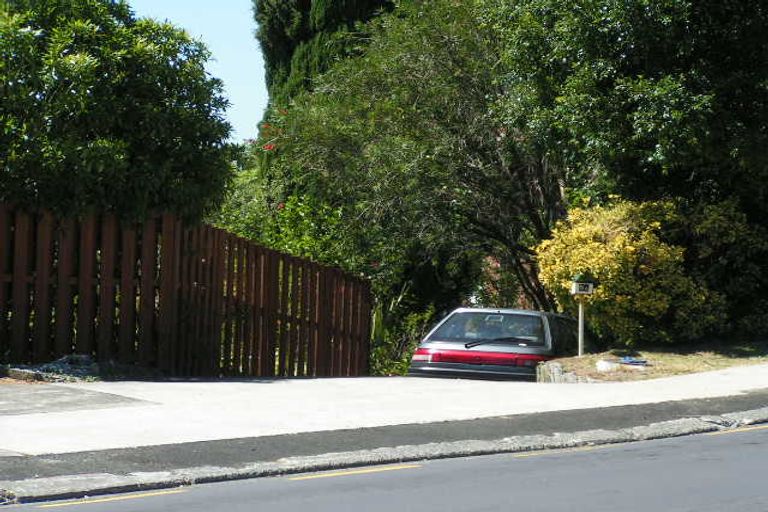 Photo of property in 2/5 Lake Road, Northcote, Auckland, 0627