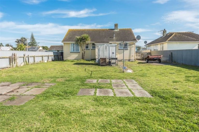 Photo of property in 38 Matipo Street, Castlecliff, Whanganui, 4501