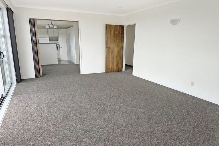 Photo of property in 2/270 Glenvar Road, Torbay, Auckland, 0630