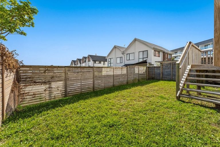Photo of property in 17 Seafarer Crescent, Stanmore Bay, Whangaparaoa, 0932