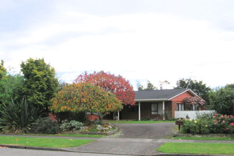 Photo of property in 4 Wakefield Grove, Waikanae, 5036