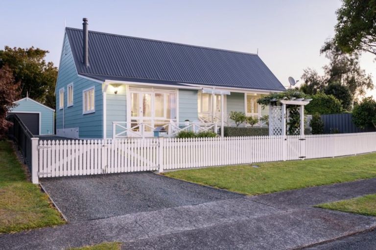 Photo of property in 26 Endeavour Avenue, Welcome Bay, Tauranga, 3112