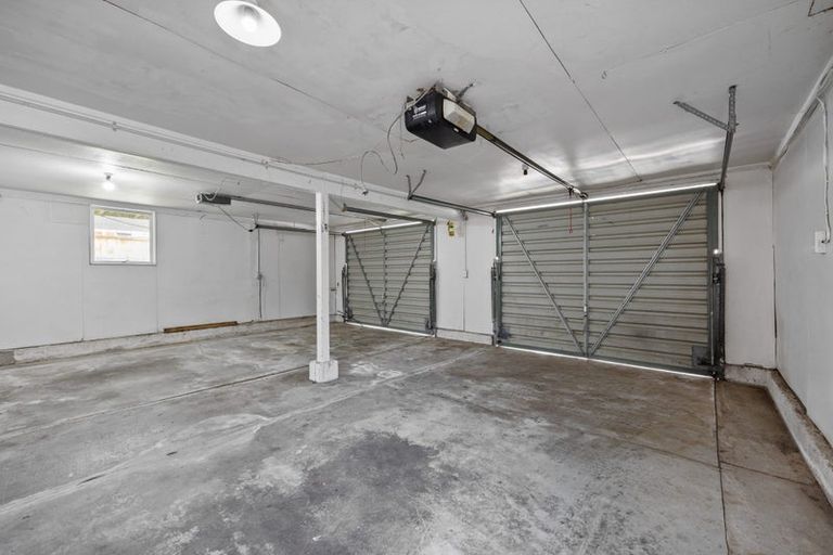 Photo of property in 13 Booralee Avenue, Botany Downs, Auckland, 2010