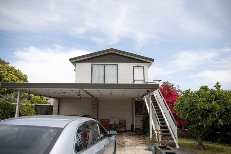 Photo of property in 18 Cecil Place, Cloverlea, Palmerston North, 4412
