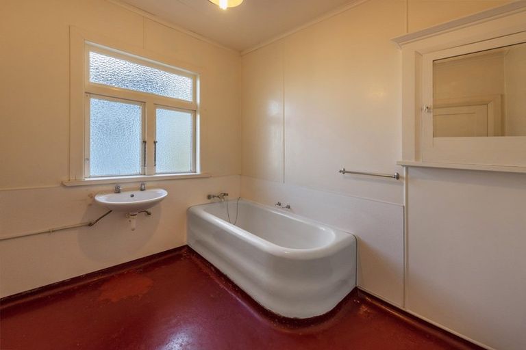 Photo of property in 9 Waiteata Road, Kelburn, Wellington, 6012