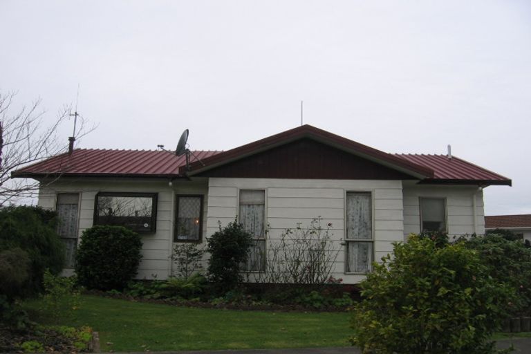 Photo of property in 17 Cecil Place, Cloverlea, Palmerston North, 4412