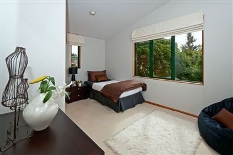 Photo of property in 2/15 Seacliffe Avenue, Belmont, Auckland, 0622