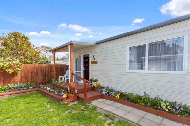 Photo of property in 62 Farquhars Road, Redwood, Christchurch, 8051