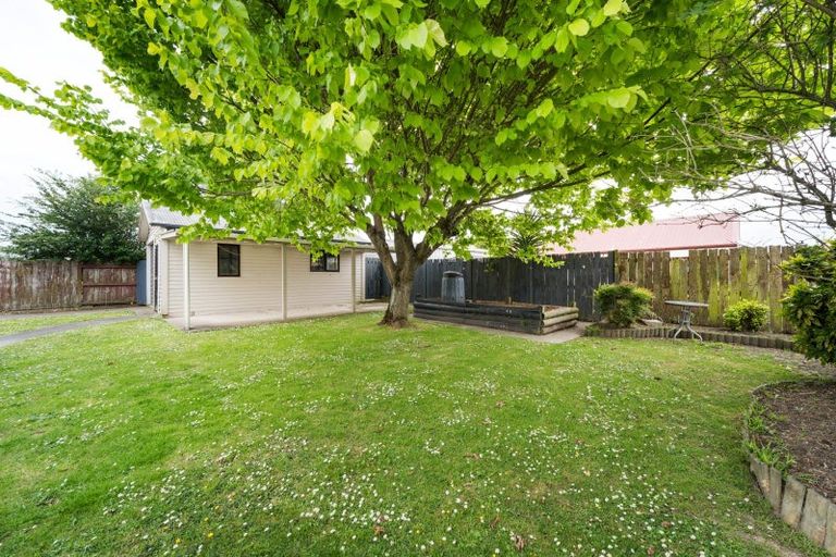 Photo of property in 14 Gladys Place, Kelvin Grove, Palmerston North, 4414