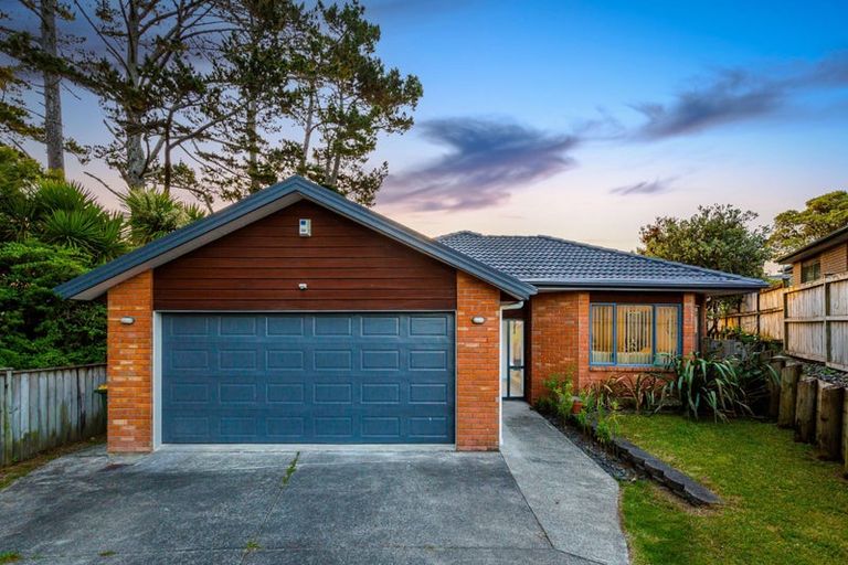 Photo of property in 65 Helleur Road, Massey, Auckland, 0614