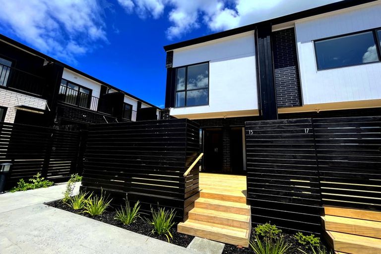 Photo of property in 15 Meg Lane, Glen Eden, 0602