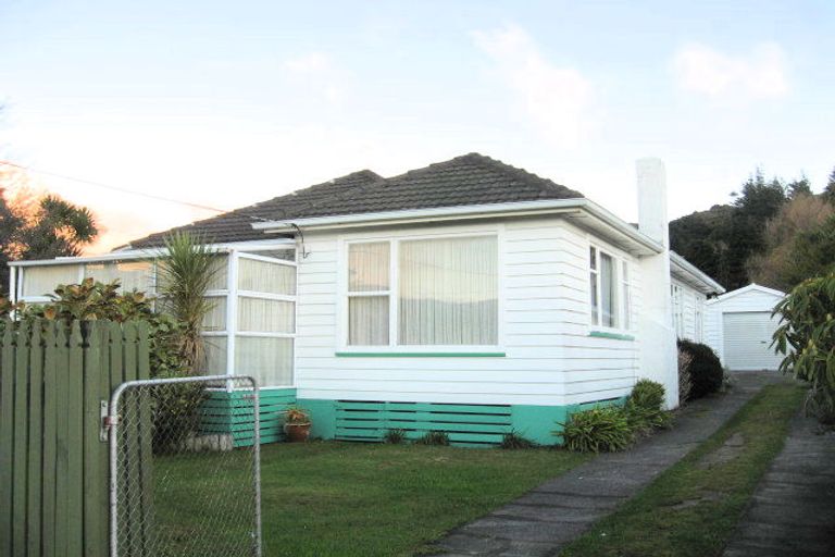 Photo of property in 111 Wainuiomata Road, Wainuiomata, Lower Hutt, 5014