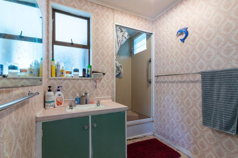 Photo of property in 2 Gladstone Street, Dannevirke, 4930