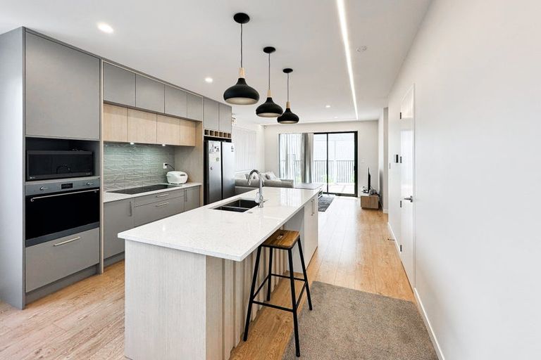 Photo of property in 22 Heketara Way, Massey, Auckland, 0614