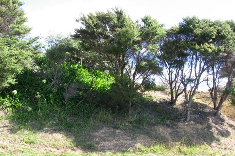 Photo of property in 28 Pacific Parade, Surfdale, Waiheke Island, 1081