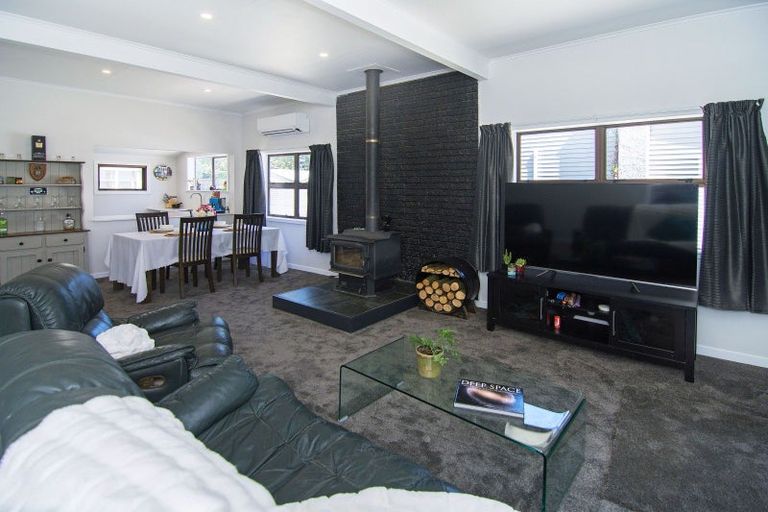 Photo of property in 25 Clifton Avenue, Carterton, 5713