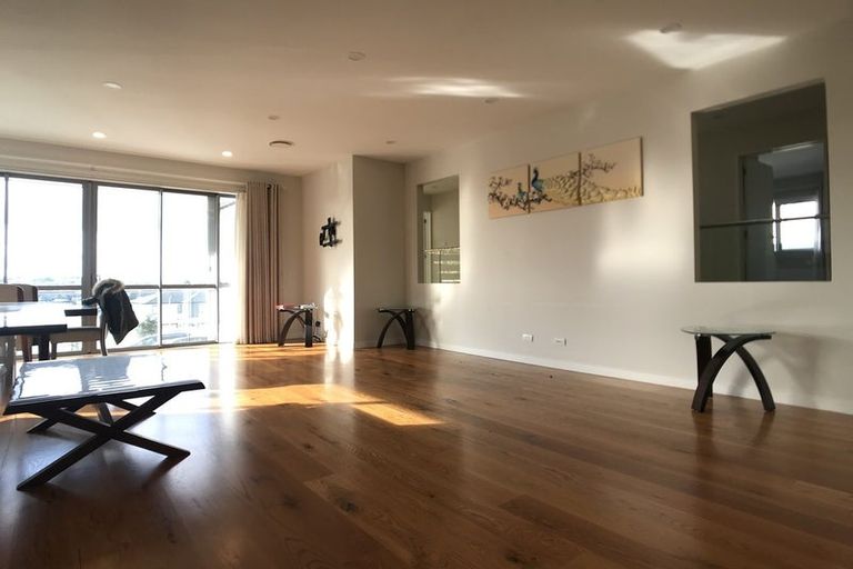 Photo of property in 103 Medallion Drive, Oteha, Auckland, 0632