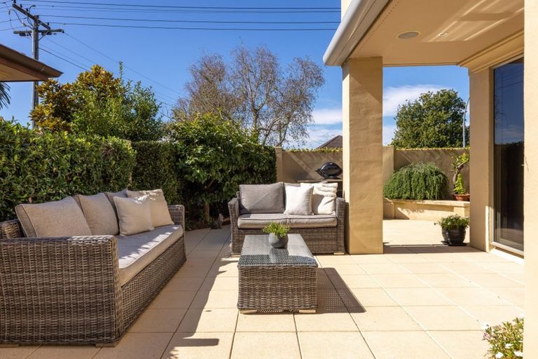 Photo of property in 19 Edgecumbe Road, Tauranga, 3110