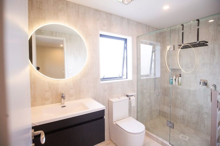 Photo of property in 21b Lumbarda Drive, Kumeu, 0810