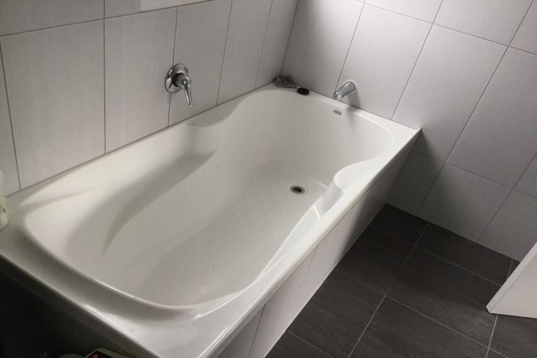 Photo of property in 10 Norma Avenue, Te Atatu South, Auckland, 0610