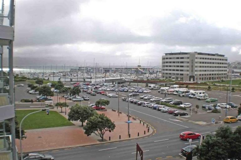 Photo of property in Piermont Apartments, 4h/82 Cable Street, Te Aro, Wellington, 6011