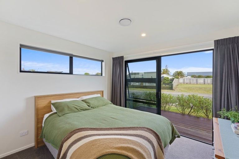 Photo of property in 14 Seagrass Place, Otaki Beach, Otaki, 5512