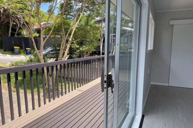 Photo of property in 2/663 Beach Road, Rothesay Bay, Auckland, 0630