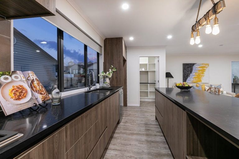 Photo of property in 5 Franheim Crescent, Orewa, 0931