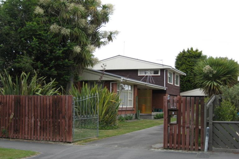 Photo of property in 3 Brookby Crescent, Avonhead, Christchurch, 8042