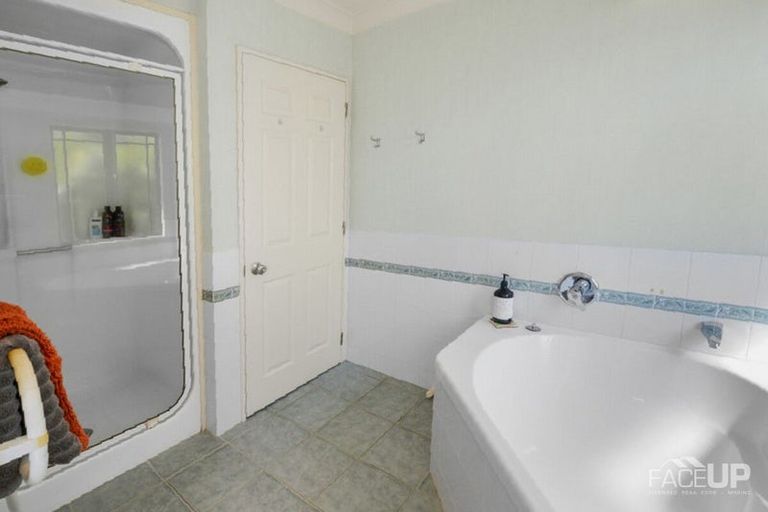 Photo of property in 57 Wiseley Road, West Harbour, Auckland, 0618