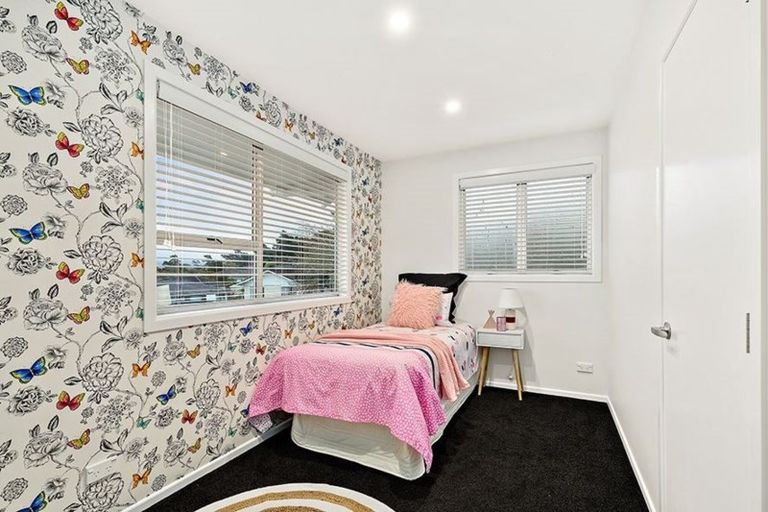Photo of property in 3 Shale Avenue, Massey, Auckland, 0614