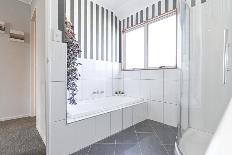 Photo of property in 2/102 Southampton Street West, Hastings, 4122