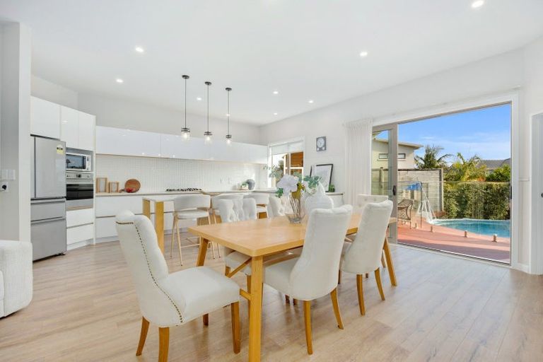 Photo of property in 39 Scarlet Oak Drive, Schnapper Rock, Auckland, 0632