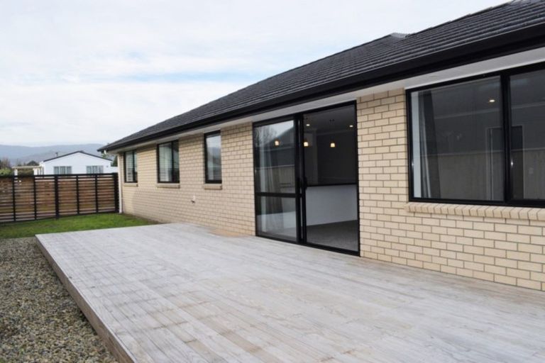 Photo of property in 3 Waihurihia Street, Otaki, 5512