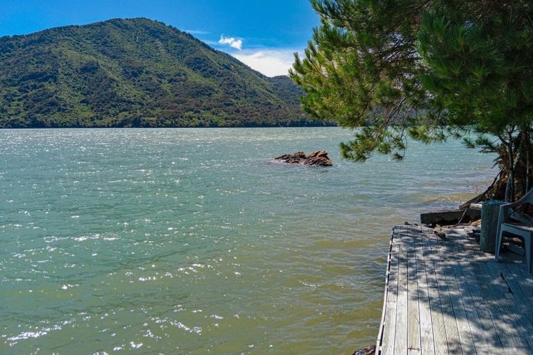 Photo of property in 579 Queen Charlotte Drive, Havelock, 7281