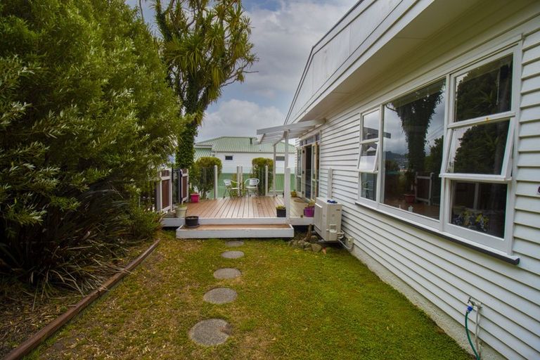 Photo of property in 6 Aranui Street, Maupuia, Wellington, 6022
