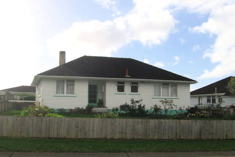 Photo of property in 2 Middlemore Crescent, Papatoetoe, Auckland, 2025