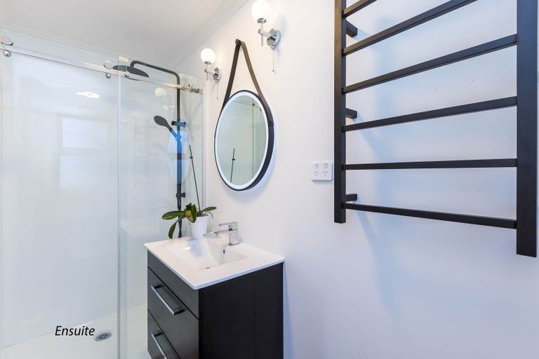 Photo of property in 61 Oregon Drive, Maoribank, Upper Hutt, 5018