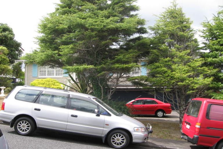 Photo of property in 5 Colin Wild Place, Glenfield, Auckland, 0629