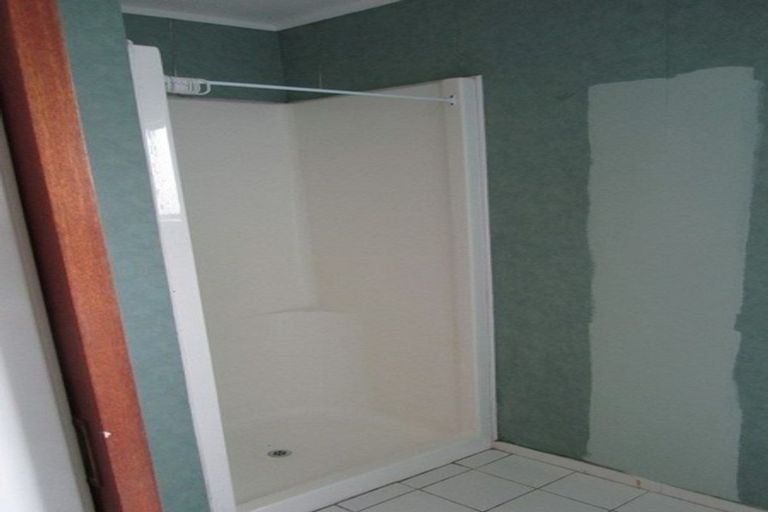 Photo of property in 2/76 Glenvar Road, Torbay, Auckland, 0630