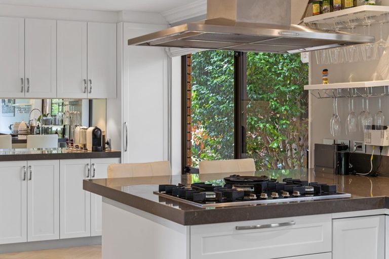 Photo of property in 25 Homewood Place, Chatswood, Auckland, 0626