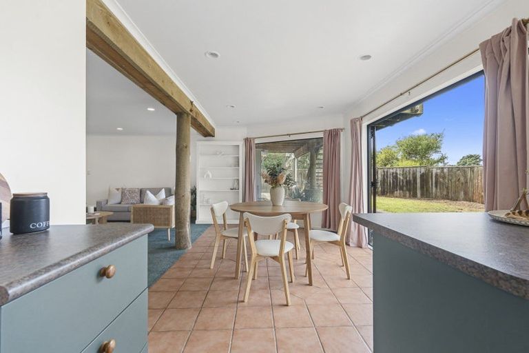 Photo of property in 12 Kaitake Place, Oakura, 4314