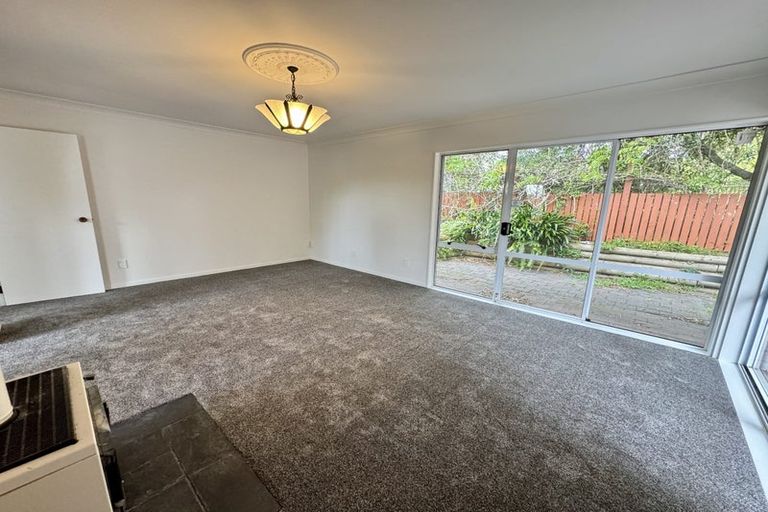 Photo of property in 6 Porter Avenue, Te Atatu South, Auckland, 0610