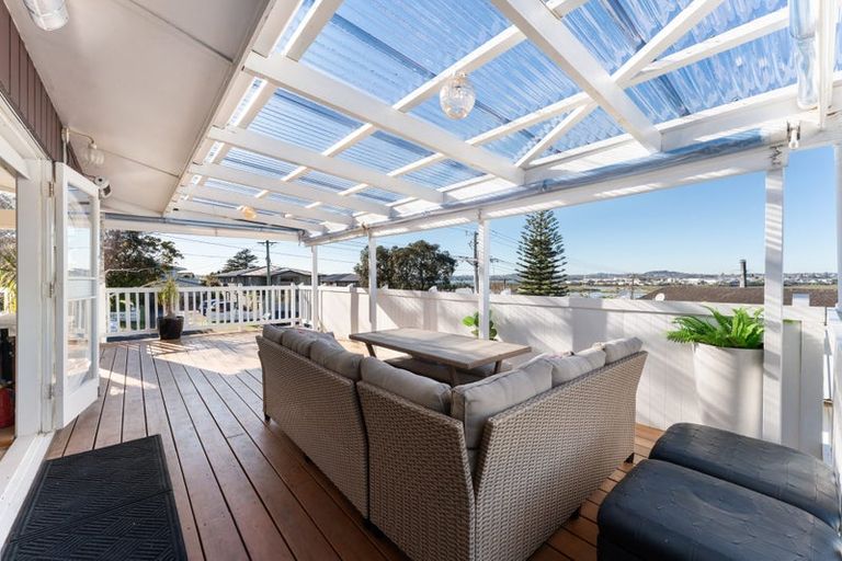 Photo of property in 15 Jaemont Avenue, Te Atatu South, Auckland, 0610
